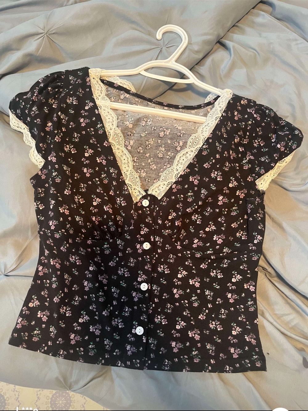 Cider Black Floral Lace-Trim Button Front Crop Top - Picture 4 of 4